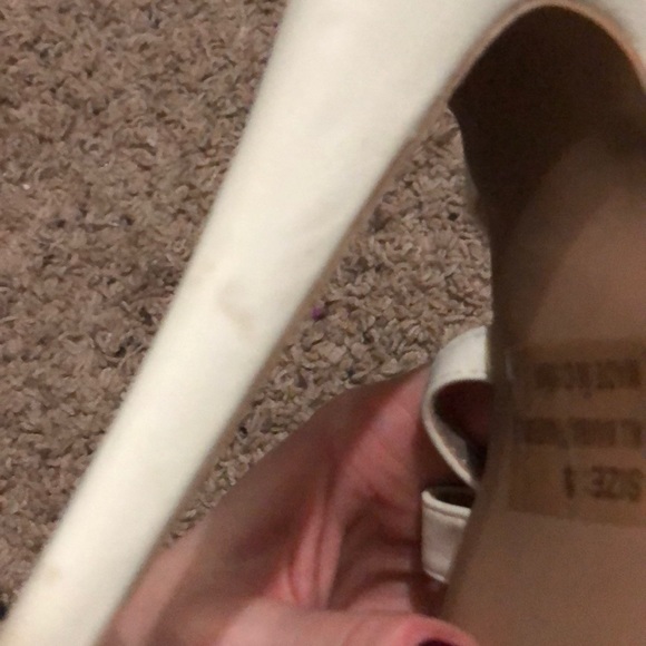 Cream platform sandals - Picture 7 of 7